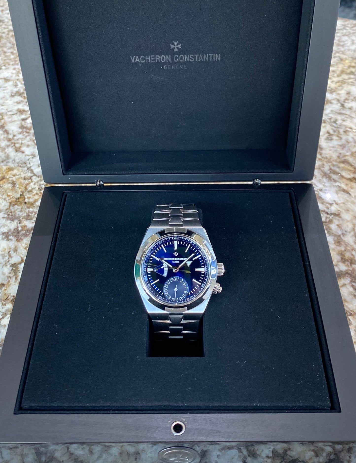 2023 Vacheron Constantin Overseas Dual Time 7900V