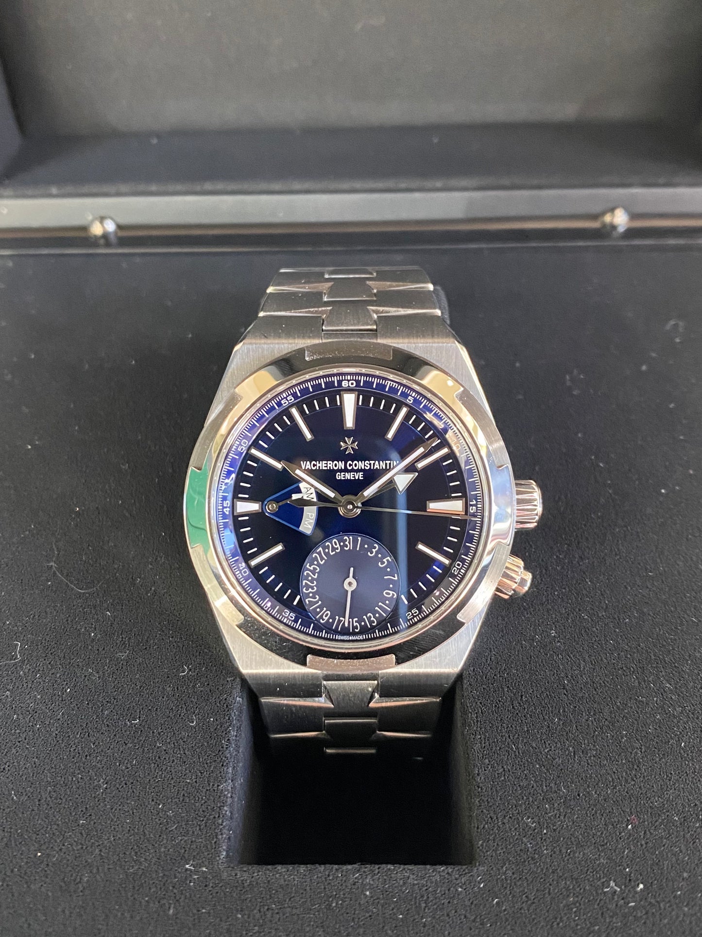 2023 Vacheron Constantin Overseas Dual Time 7900V