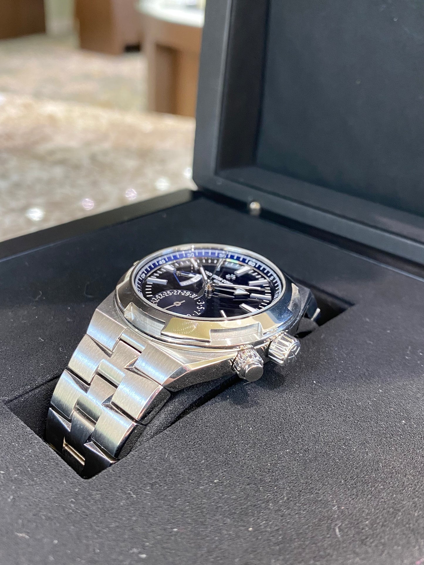 2023 Vacheron Constantin Overseas Dual Time 7900V