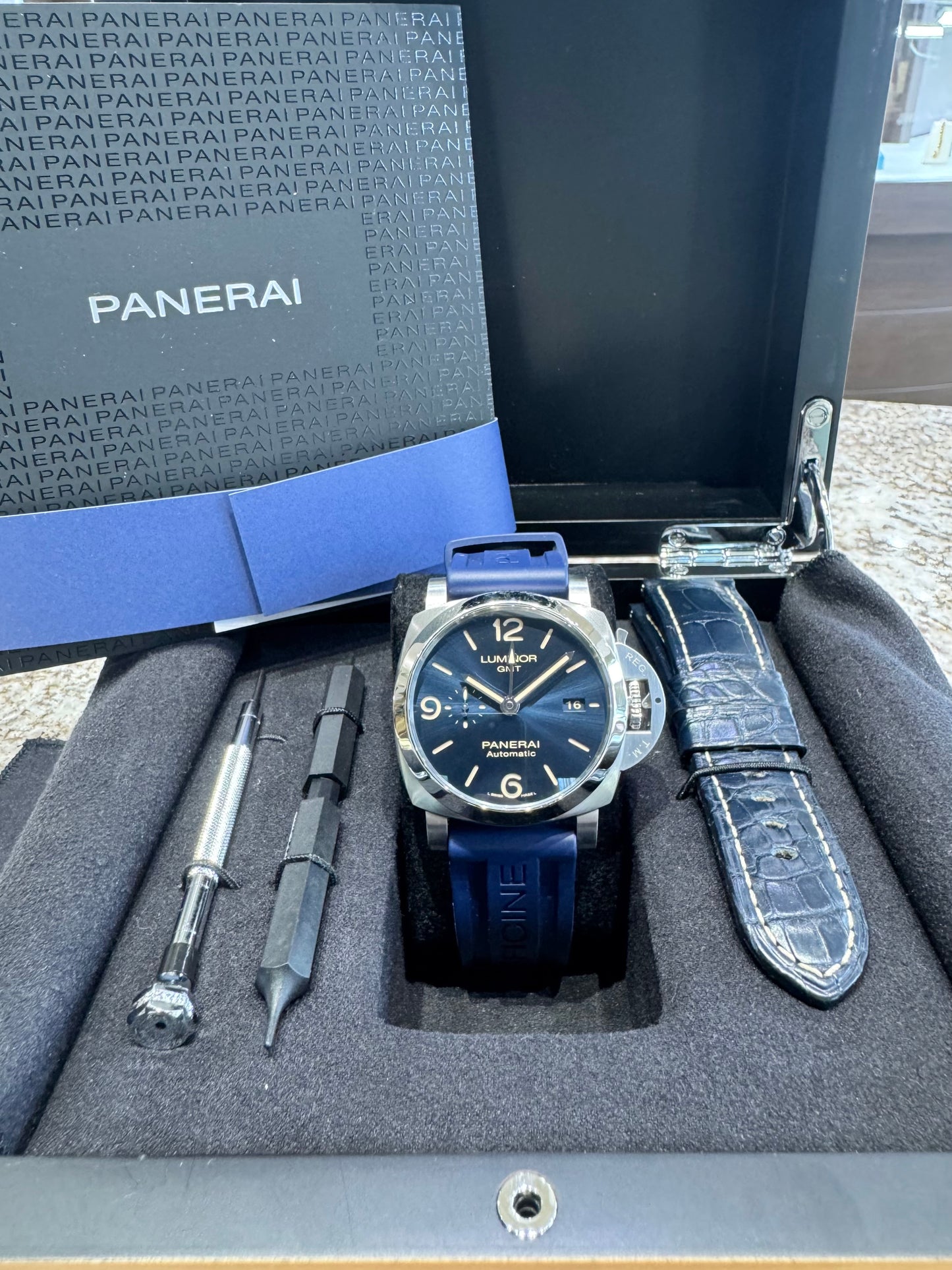 2022 Panerai Luminor GMT PAM01033