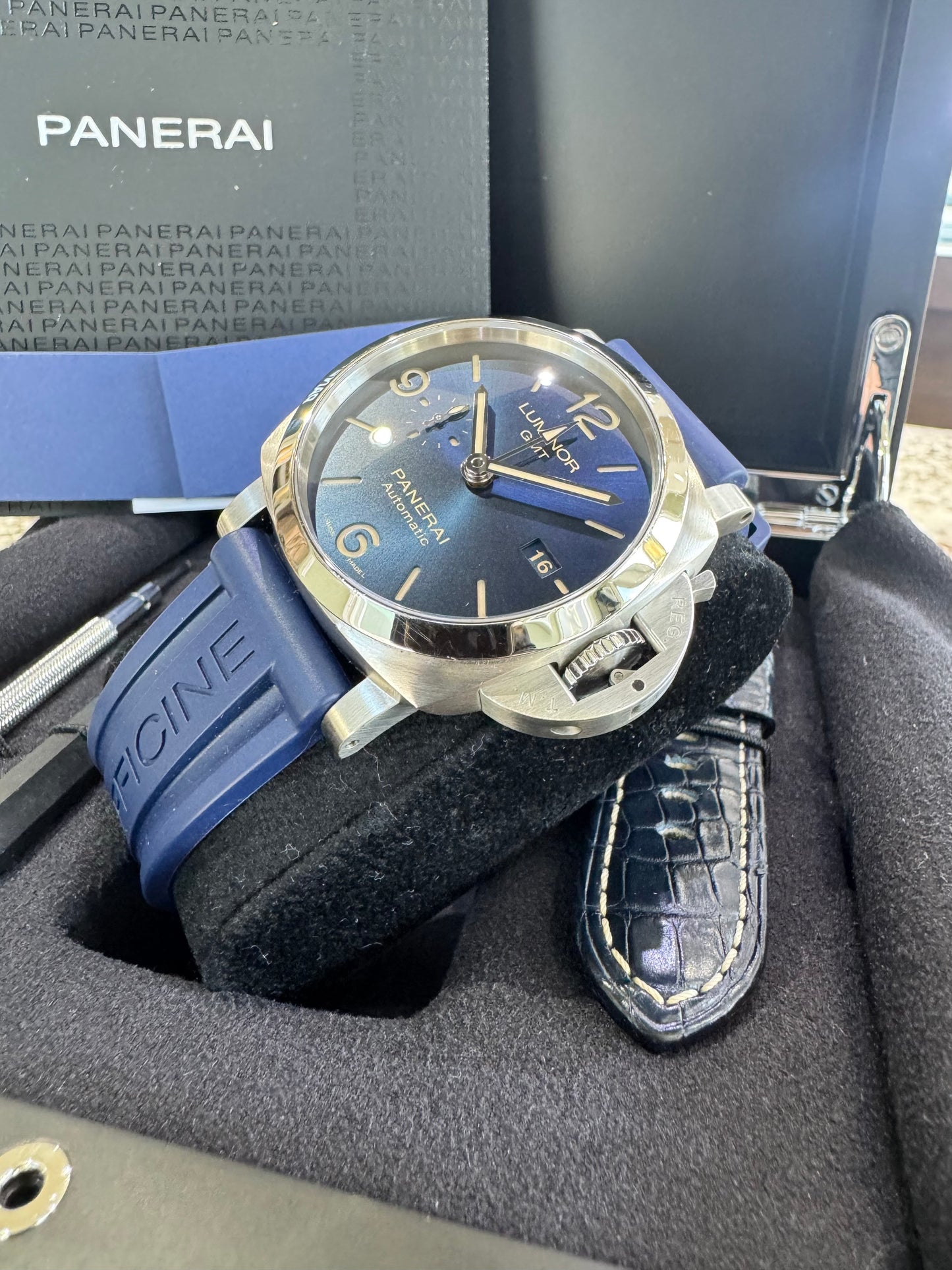 2022 Panerai Luminor GMT PAM01033
