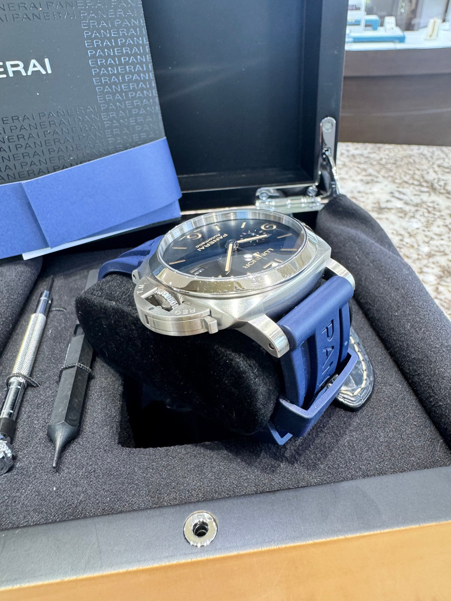 2022 Panerai Luminor GMT PAM01033