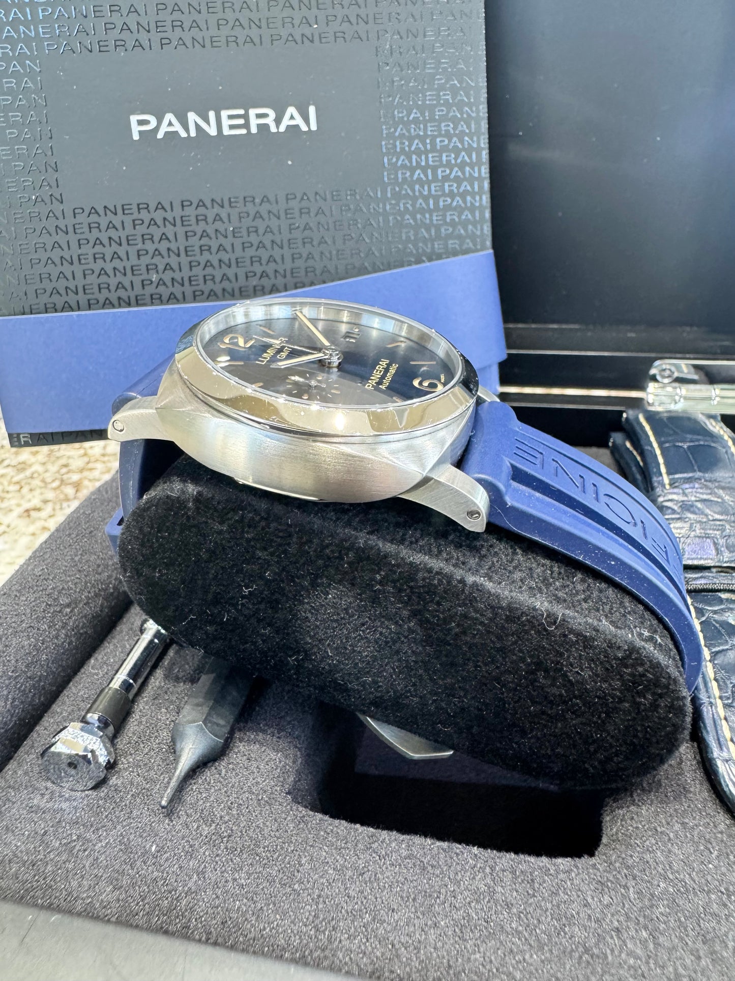 2022 Panerai Luminor GMT PAM01033