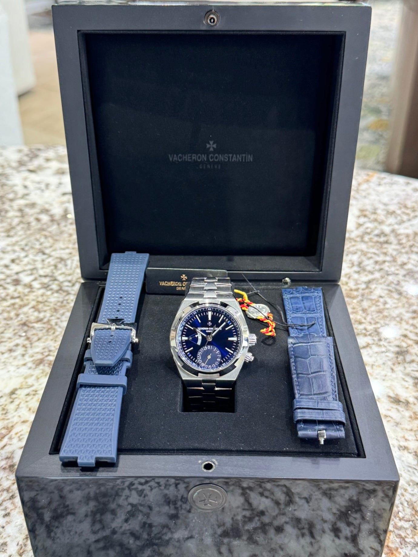 2023 Vacheron Constantin Overseas Dual Time 7900V