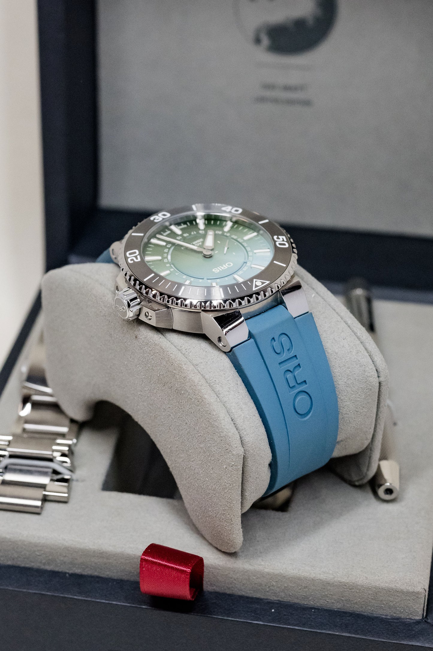 Oris Aquis Dat Watt Limited Edition 01 743 7734 4197
