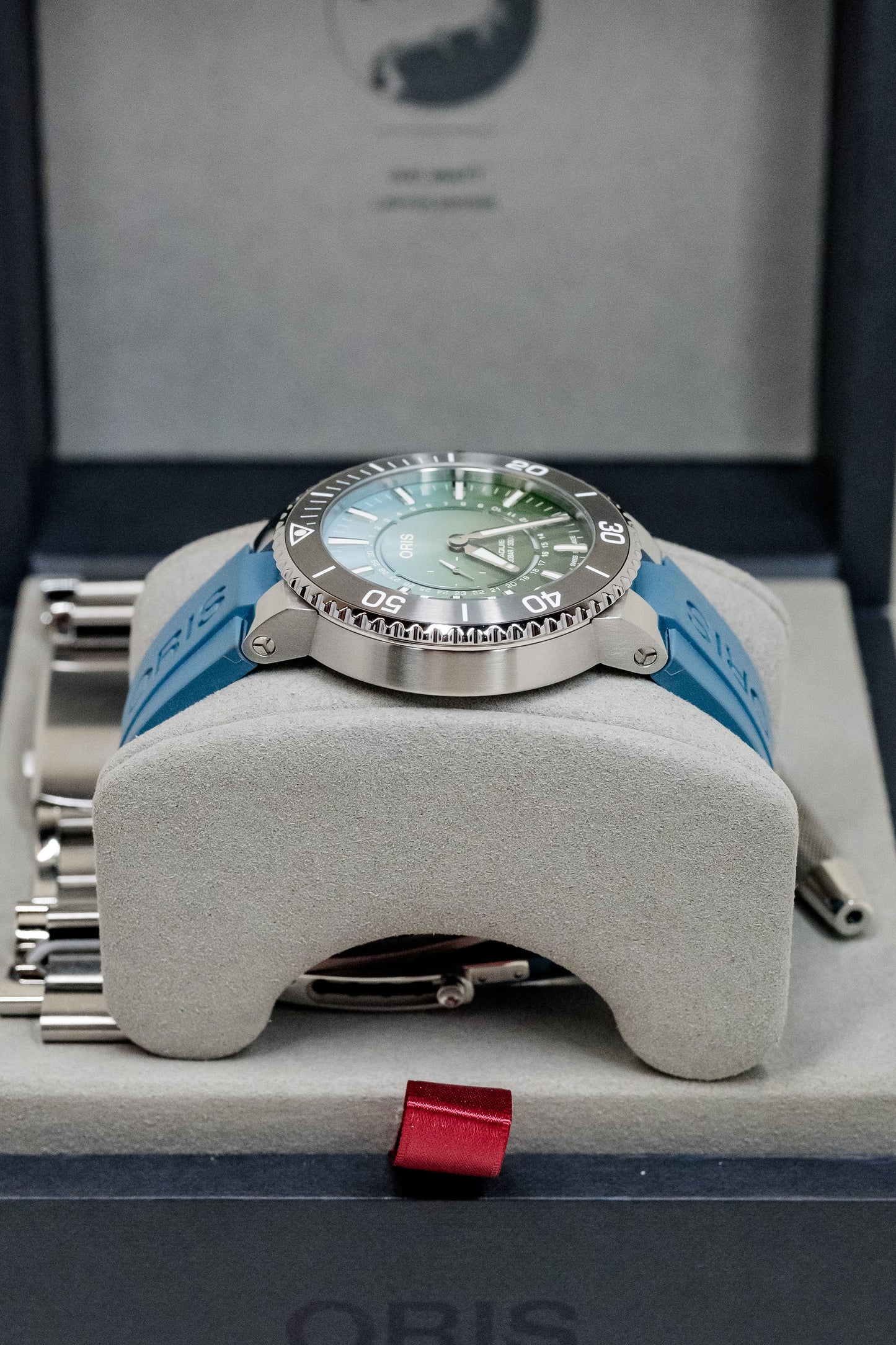 Oris Aquis Dat Watt Limited Edition 01 743 7734 4197