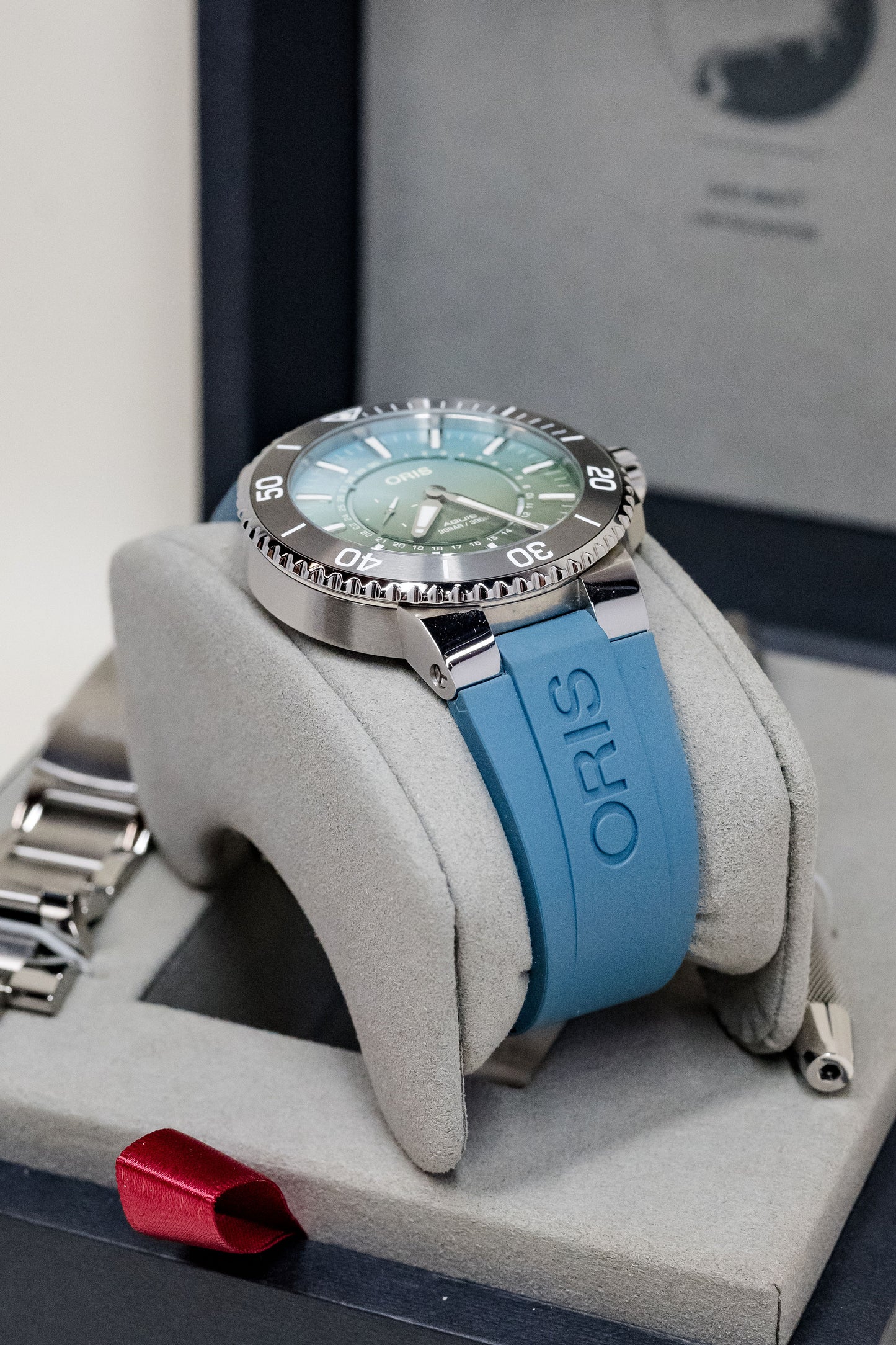 Oris Aquis Dat Watt Limited Edition 01 743 7734 4197