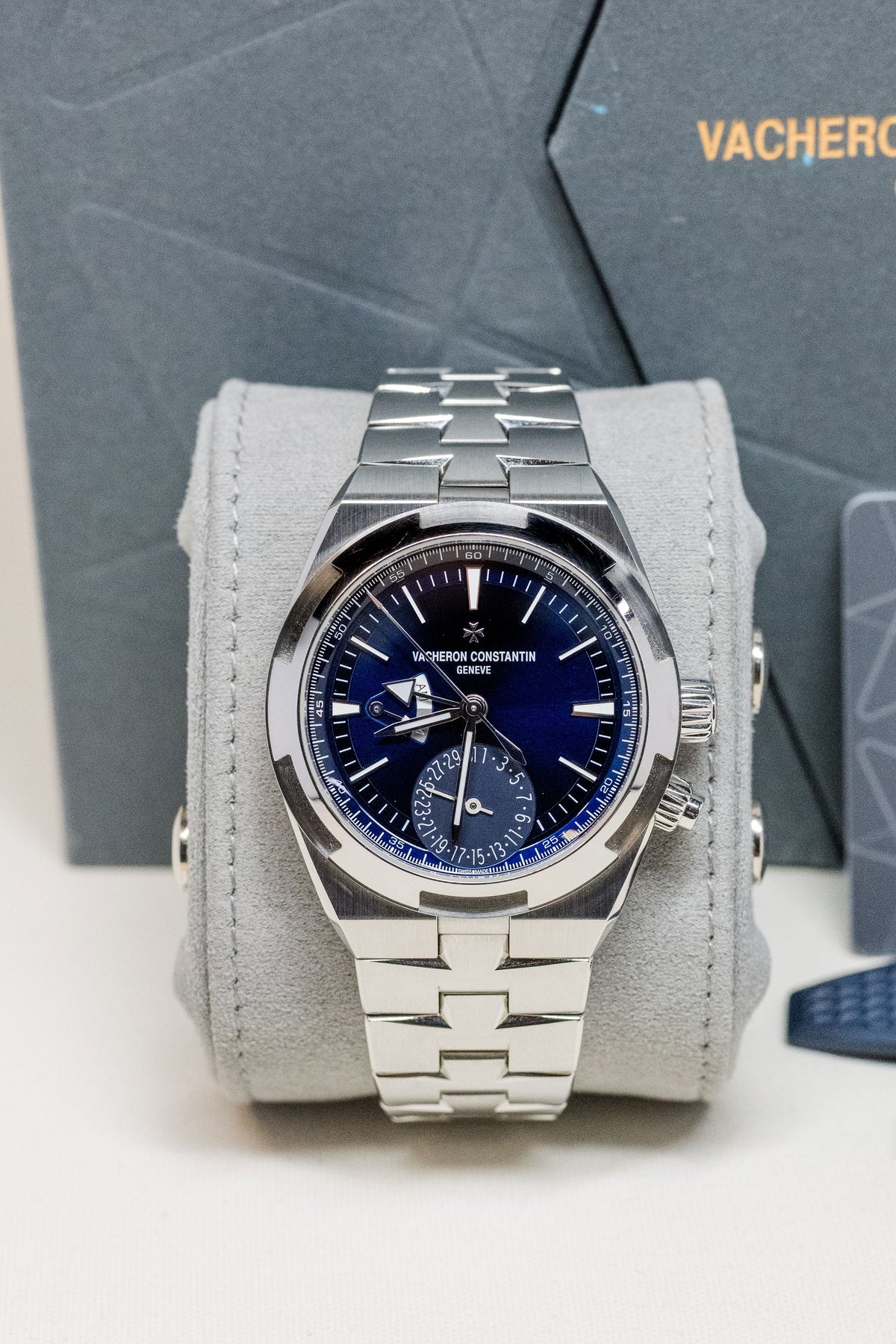 2025 Vacheron Constantin Overseas Dual Time 7920V