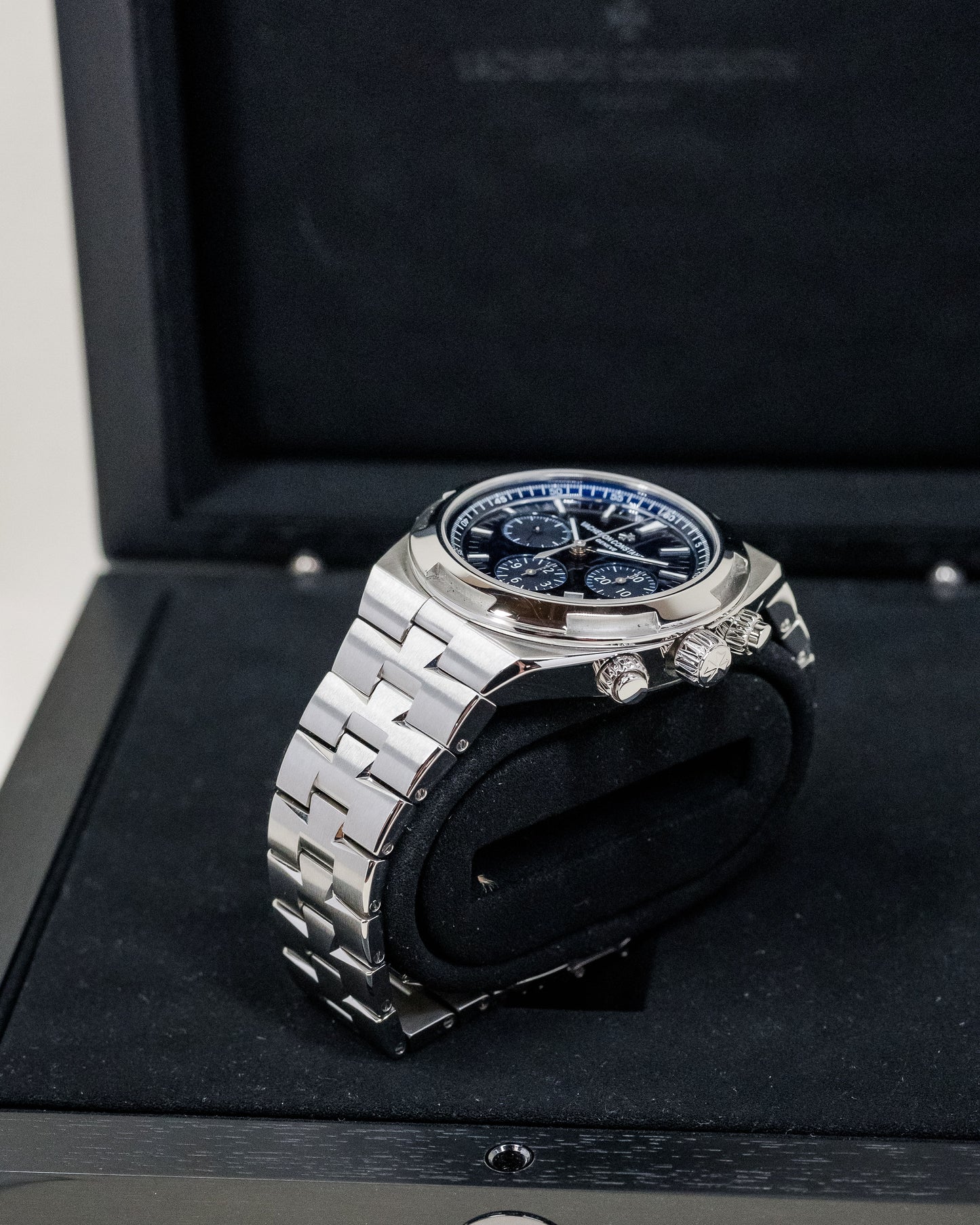 2026 Vacheron Constantin Overseas Chronograph 5520V