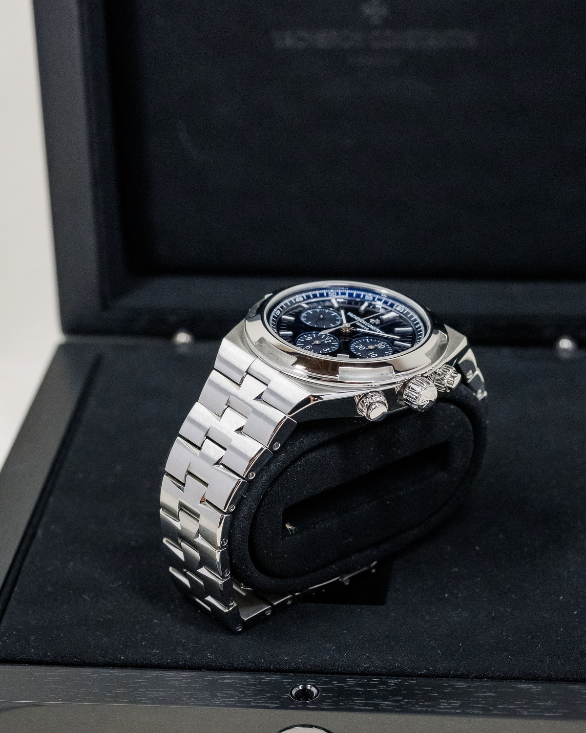 2026 Vacheron Constantin Overseas Chronograph 5520V