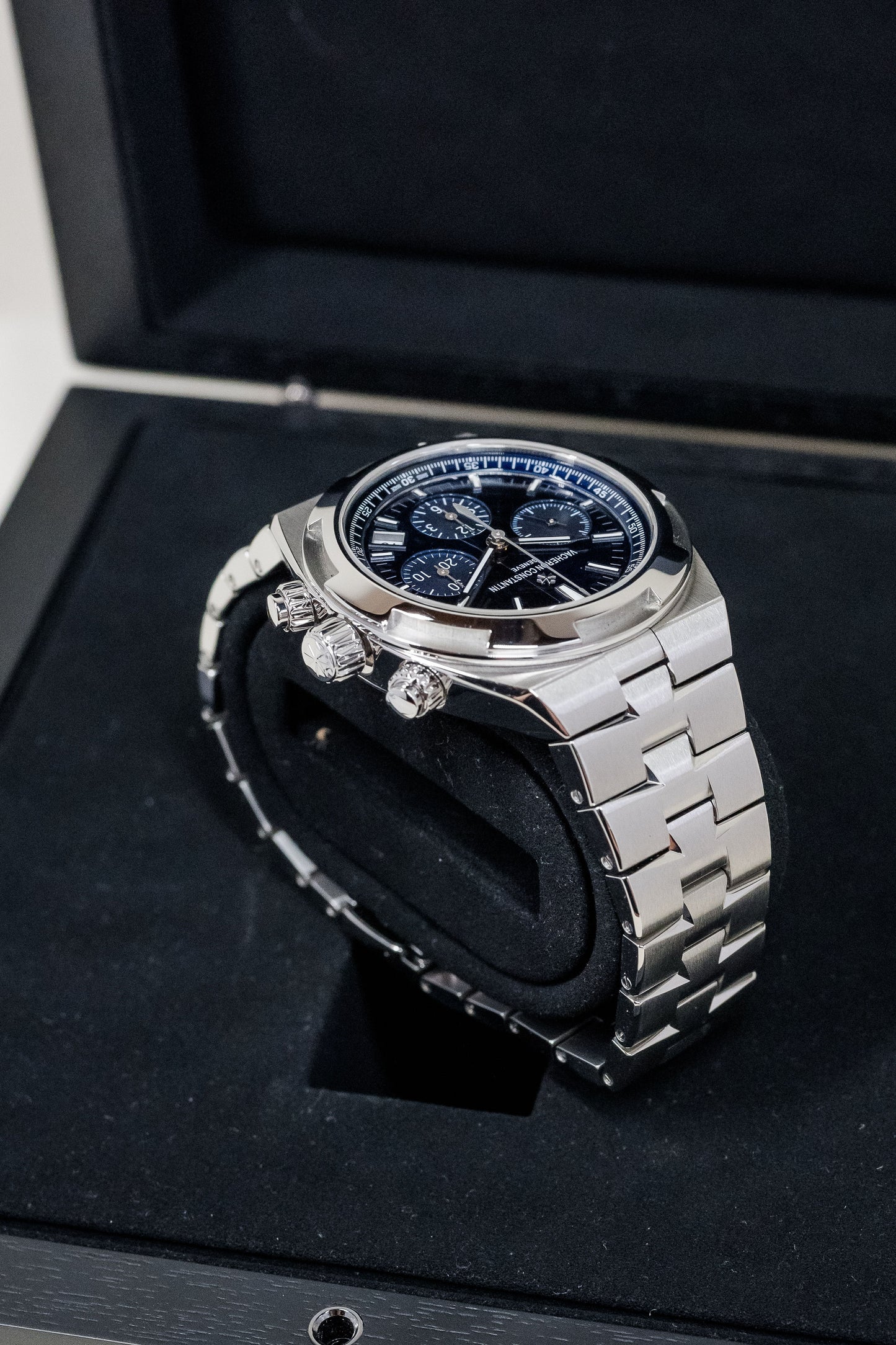 2026 Vacheron Constantin Overseas Chronograph 5520V