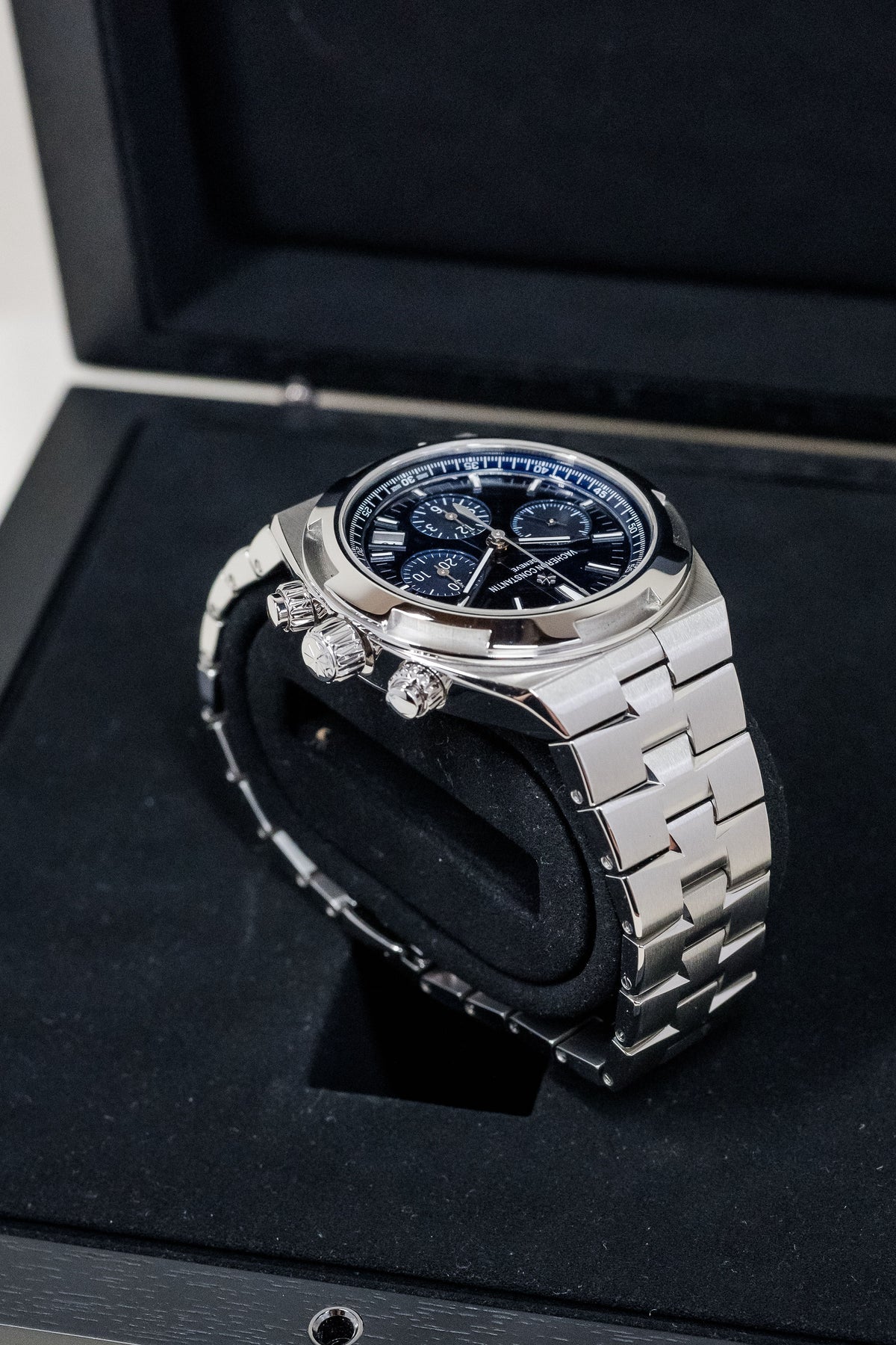 2026 Vacheron Constantin Overseas Chronograph 5520V