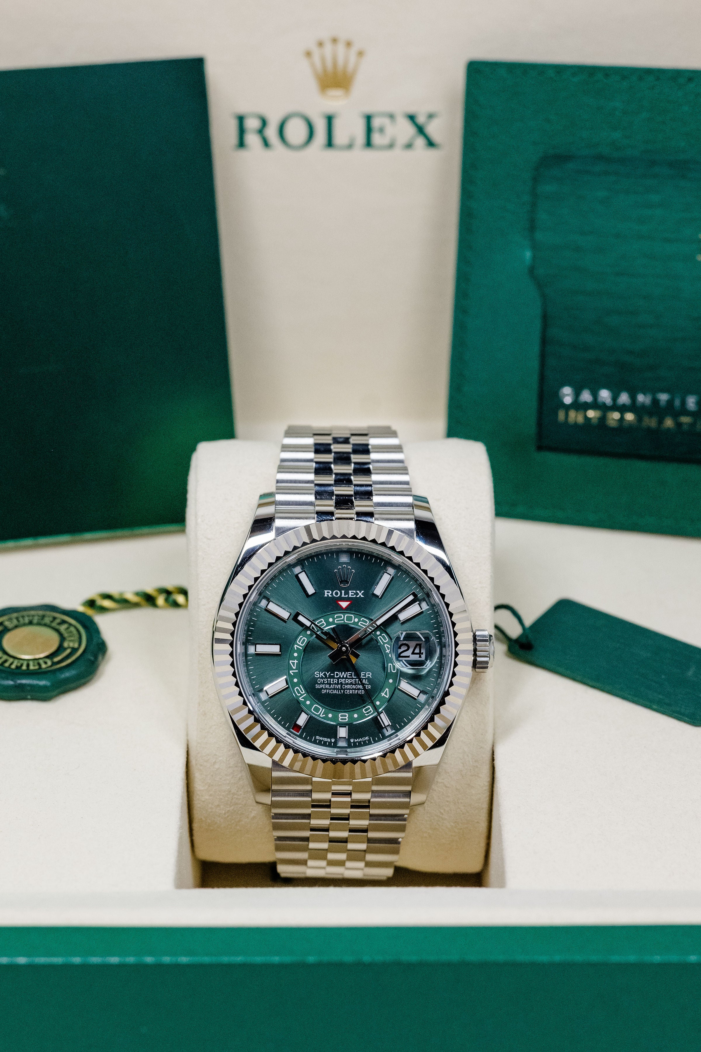 skygrayページです♪9月 2026 Rolex Sky-Dweller 336934 – Giganti Watches