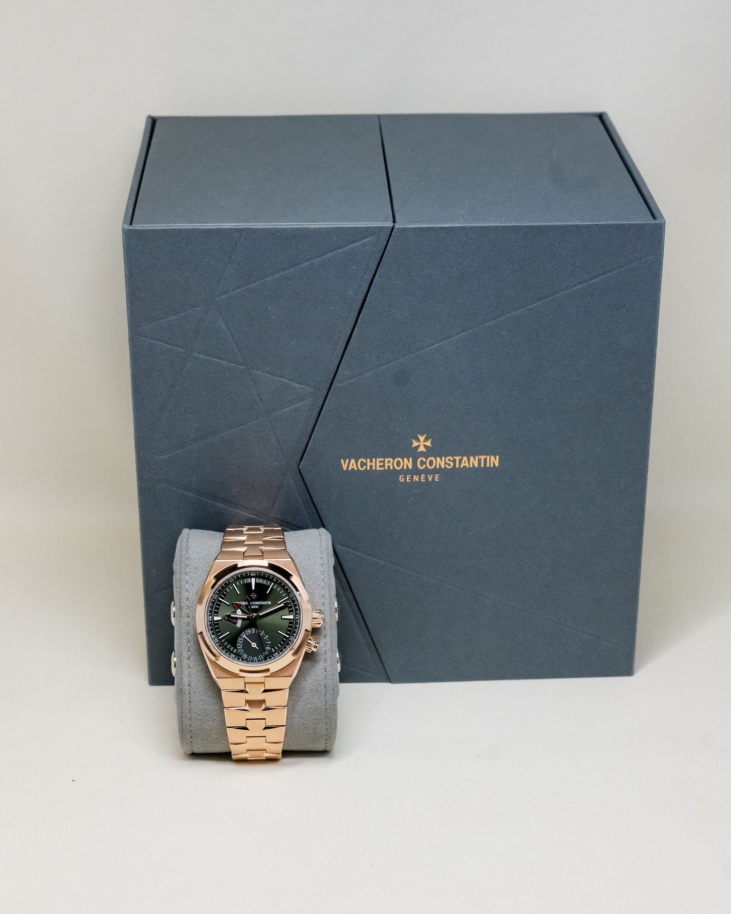 2025 Vacheron Constantin Overseas Dual Time 7920V