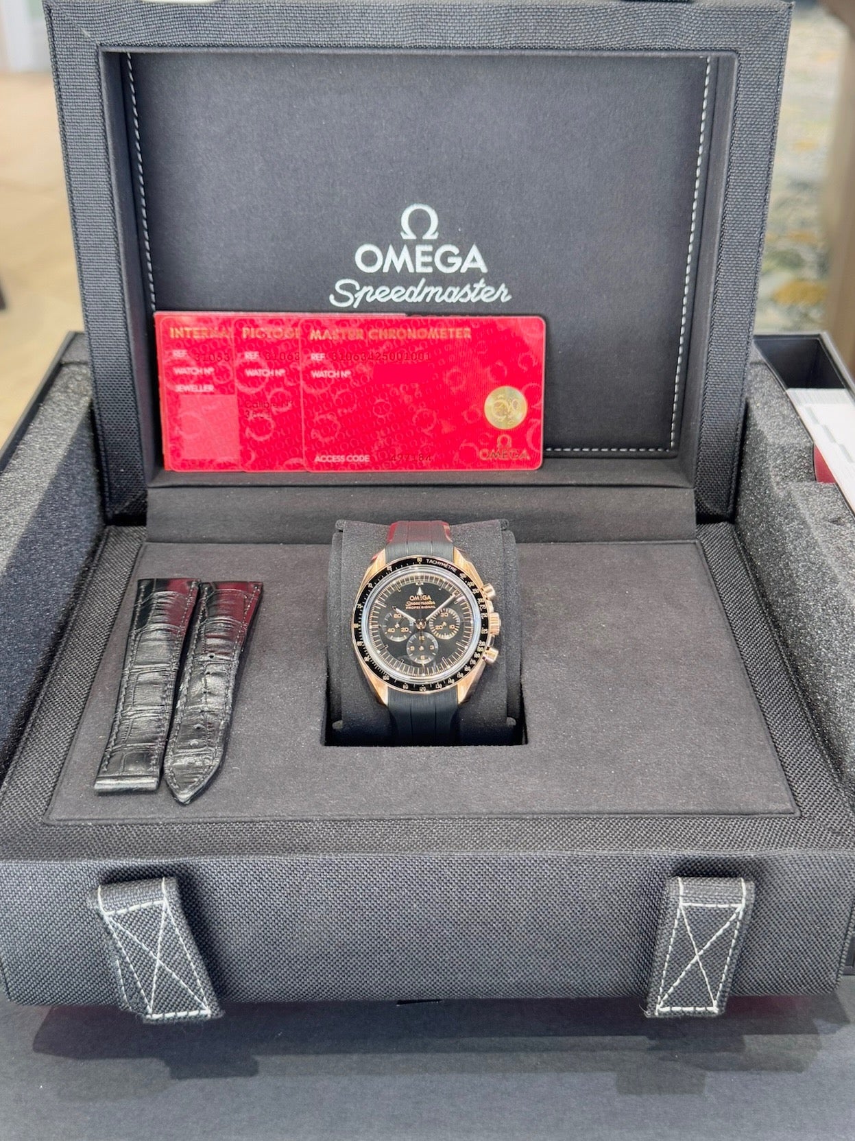 Omega Speedmaster Moonwatch 310.63.42.50.01.001