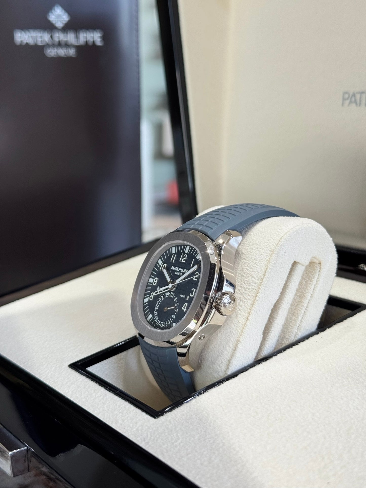 2025 Patek Philippe Aquanaut Travel Time 5164G