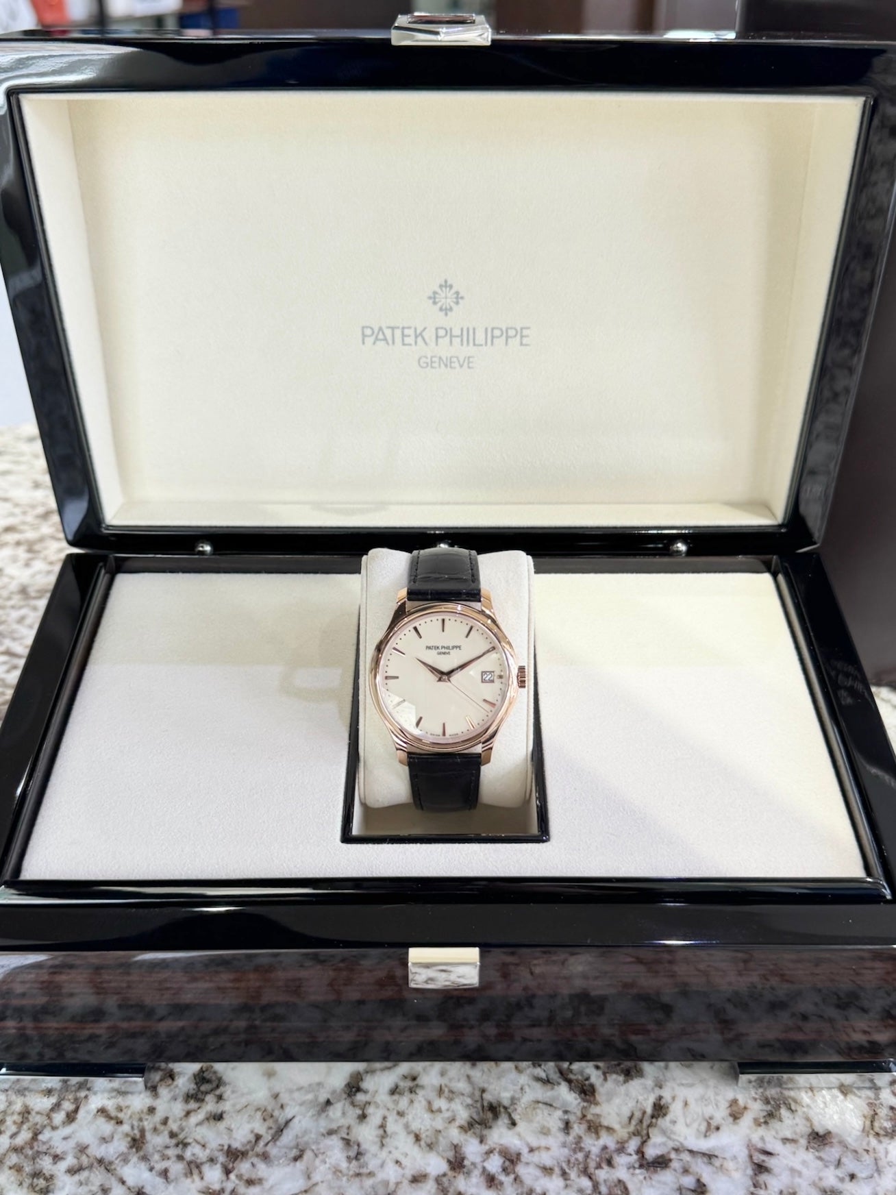2025 Patek Philippe Calatrava 5227R – Giganti Watches