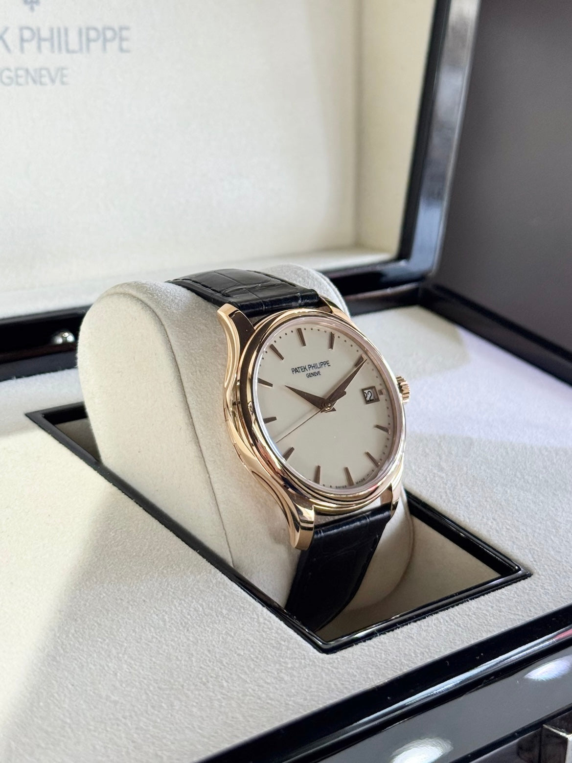 2025 Patek Philippe Calatrava 5227R – Giganti Watches