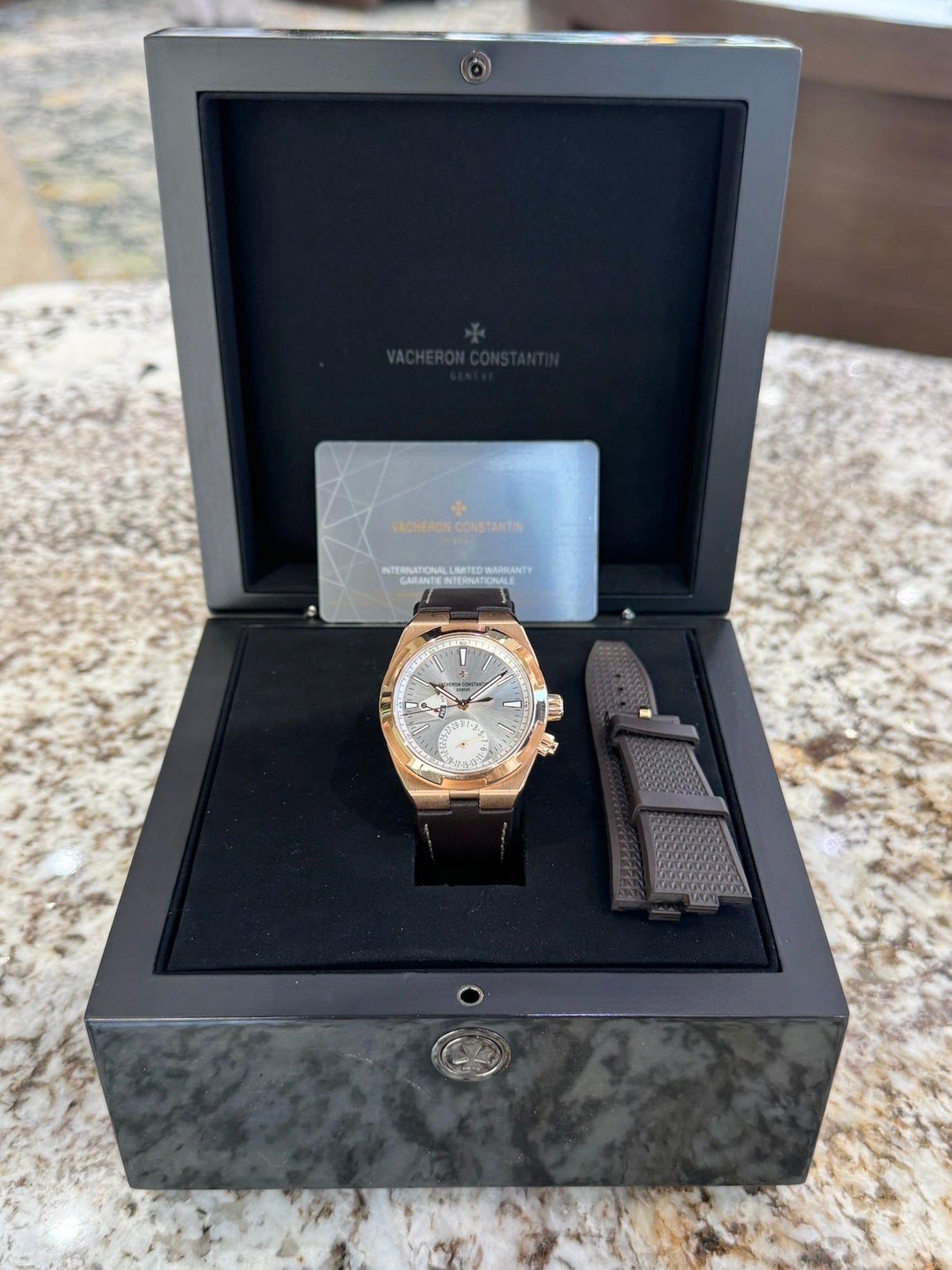 2022 Vacheron Constantin Overseas Dual Time 7900V