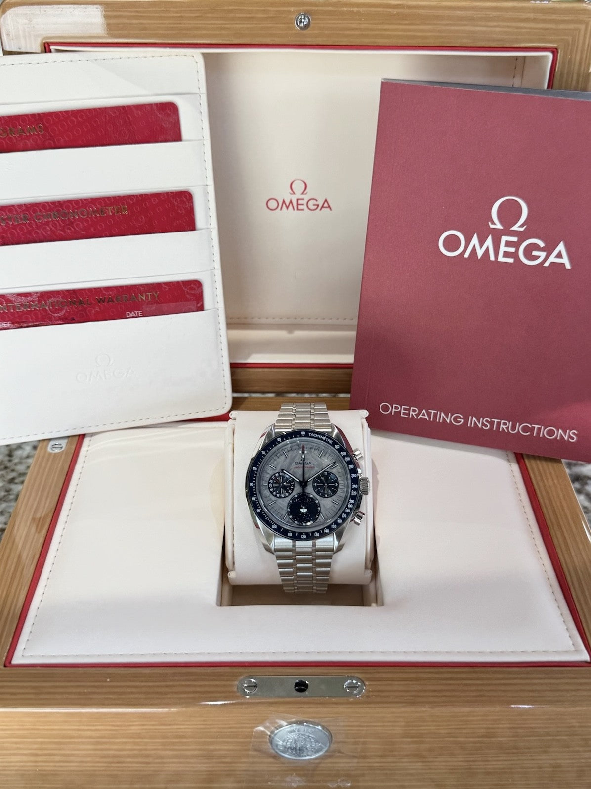2025 Omega Speedmaster Moonphase 304.30.43.52.06.001