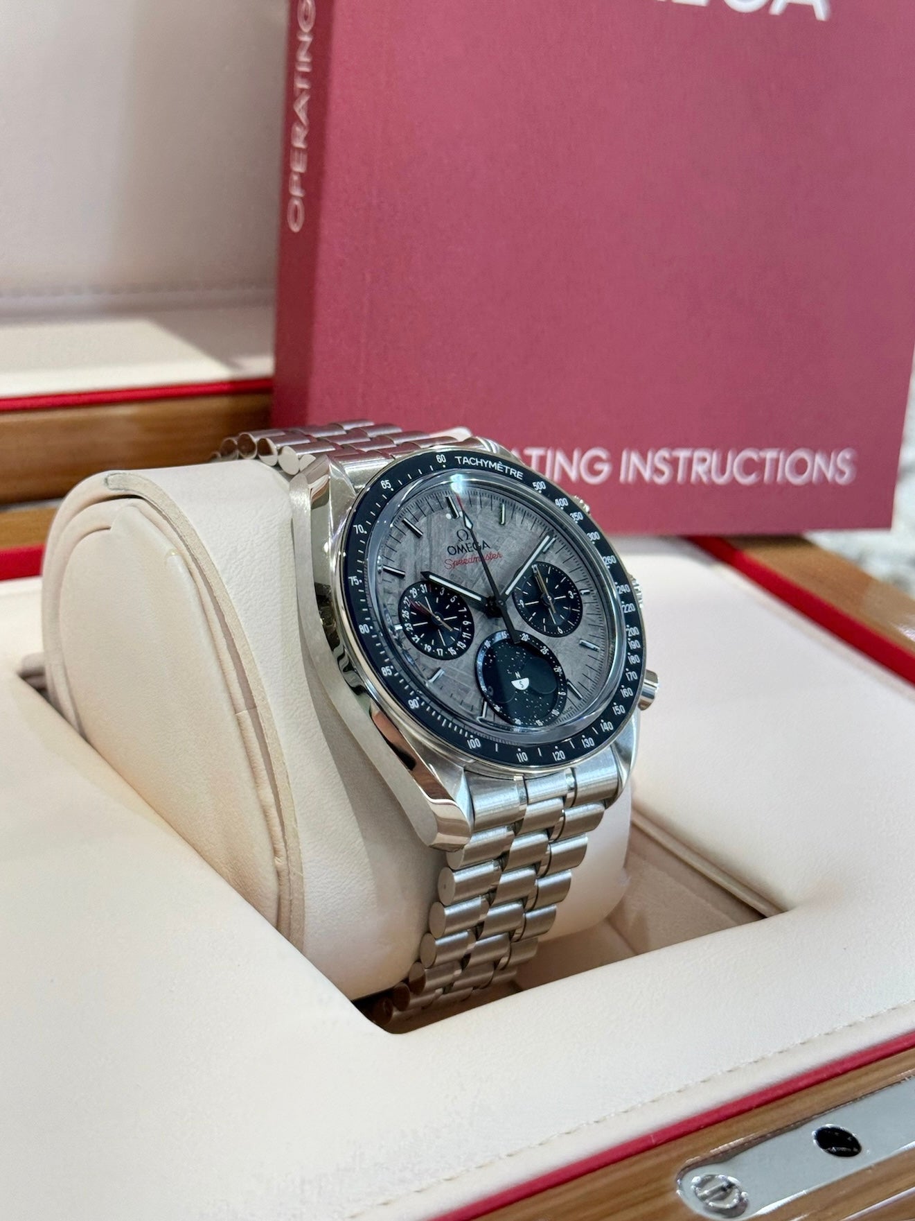 2025 Omega Speedmaster Moonphase 304.30.43.52.06.001