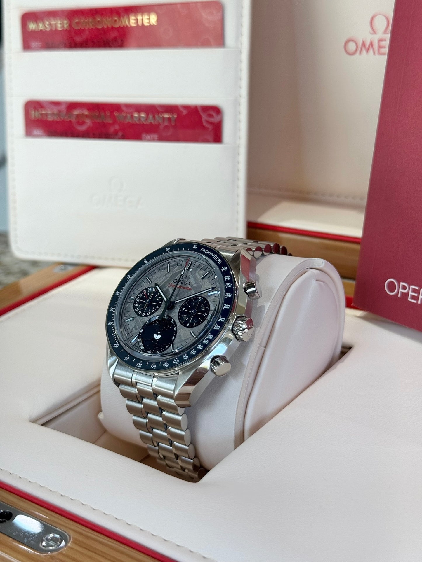 2025 Omega Speedmaster Moonphase 304.30.43.52.06.001