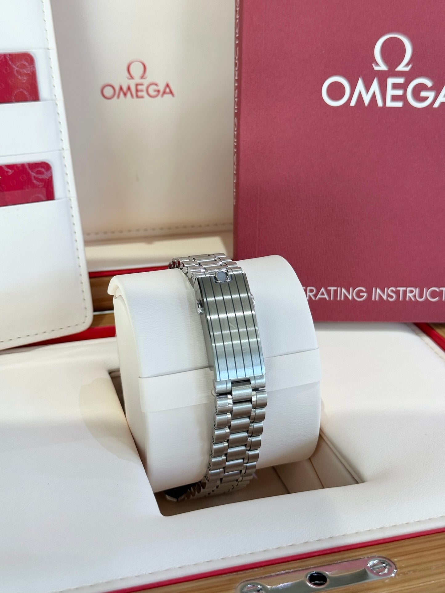 2025 Omega Speedmaster Moonphase 304.30.43.52.06.001