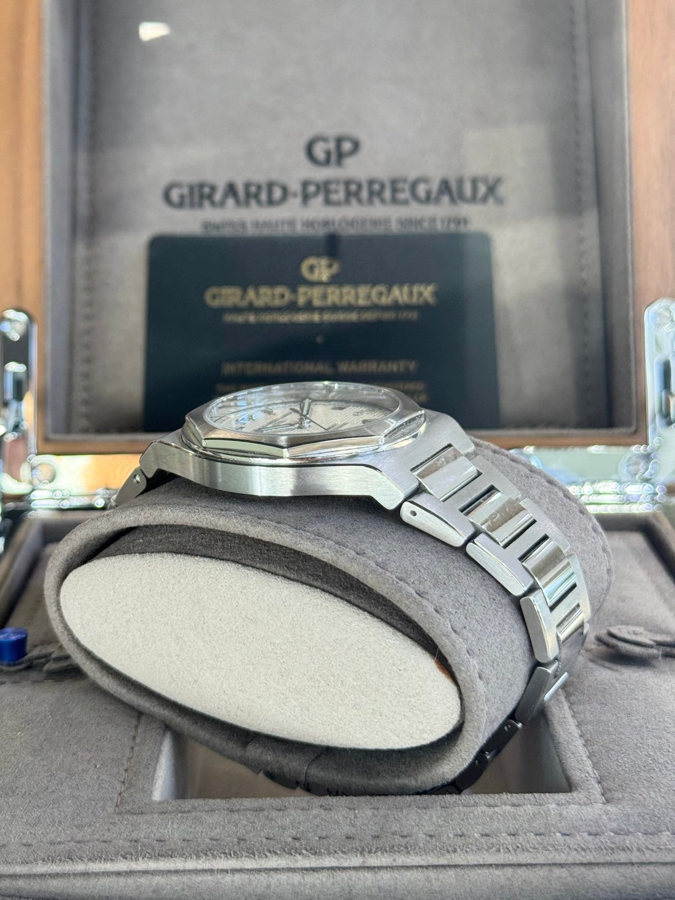 Girard-Perregaux Laureato 81010-11-131-11A