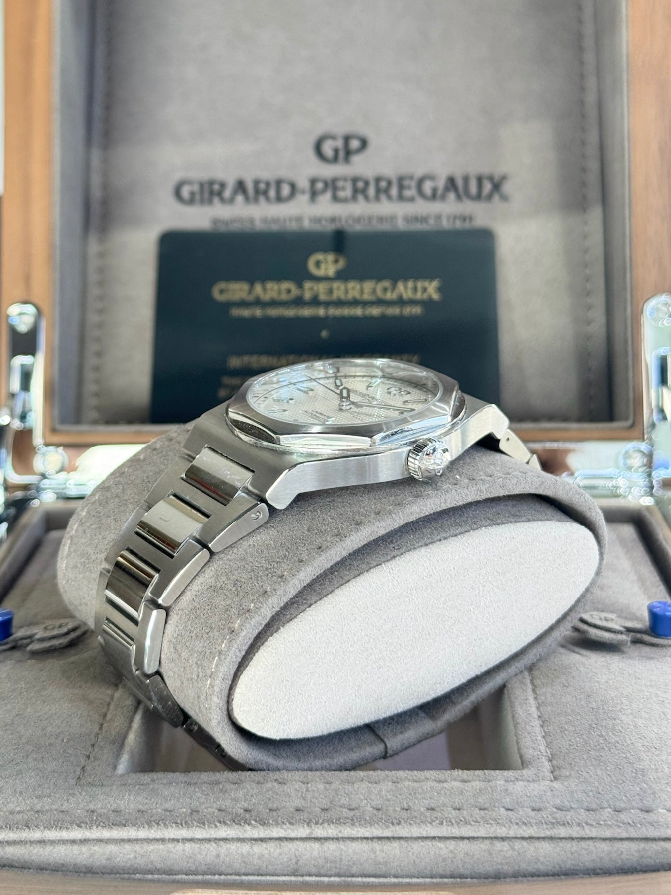 Girard-Perregaux Laureato 81010-11-131-11A