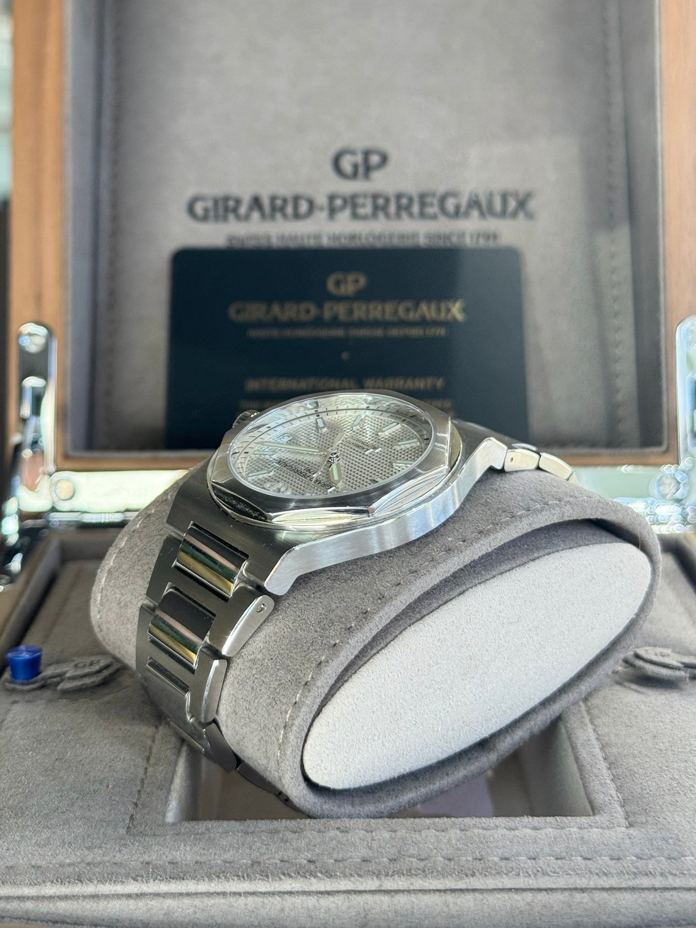 Girard-Perregaux Laureato 81010-11-131-11A