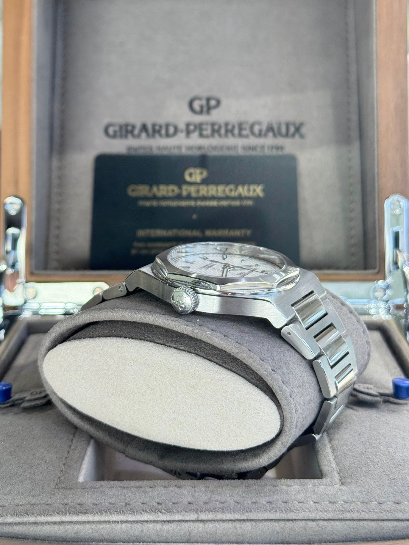 Girard-Perregaux Laureato 81010-11-131-11A