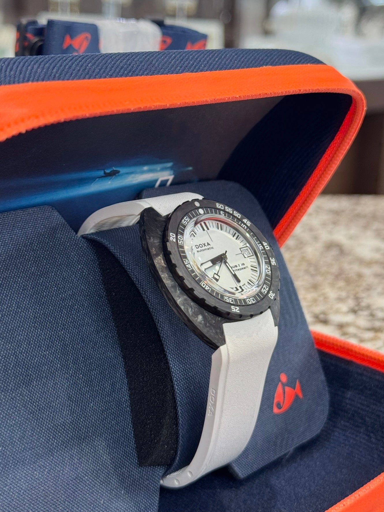 2023 Doxa Sub 300 Whitepearl 822.70.011.23