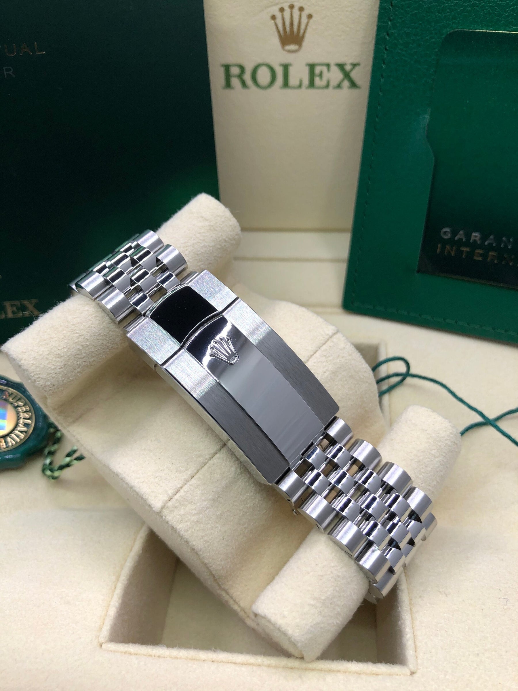 326934J.8.jpg